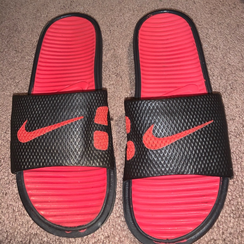 NIKE SLIDES